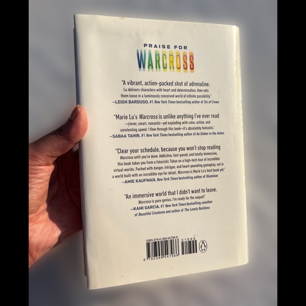 "Warcross" by Marie Lu - Picture 3 of 3